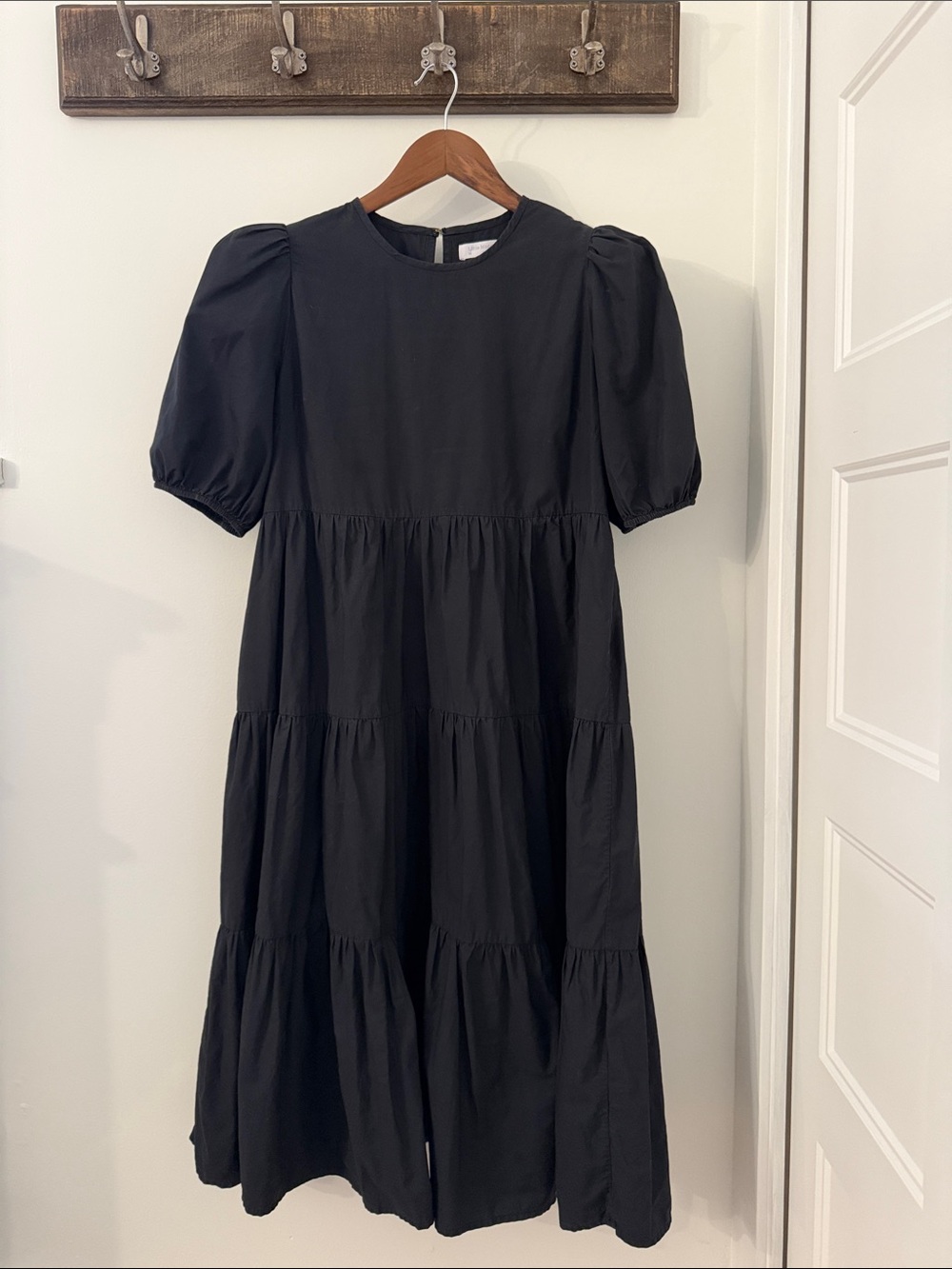 Aritzia’s Little Moon Cotton Black Tiered Puff Sleeve Dress size M